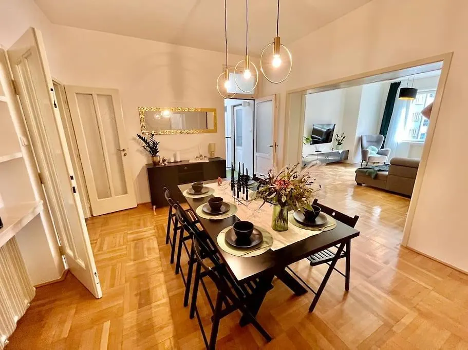 Spac Apartment In Old Town Praga