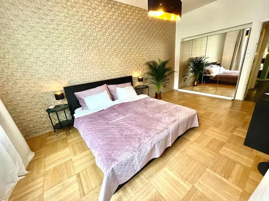 Spac Apartment In Old Town Praag 0*,